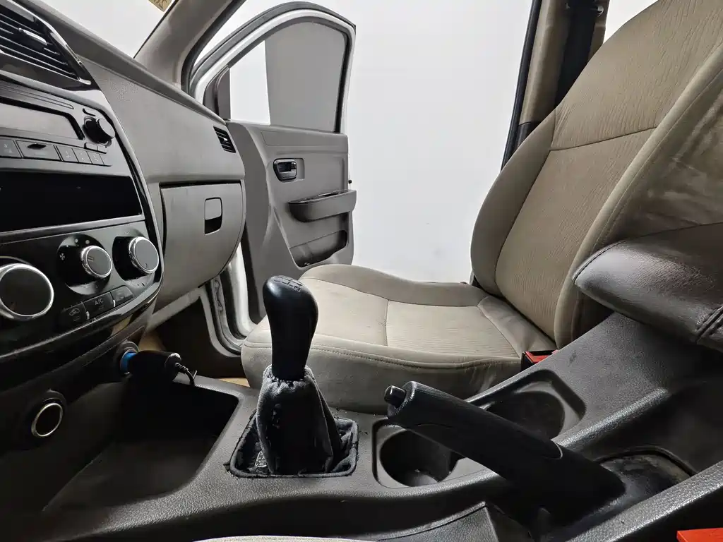 Wuling Hongguang — миниатюра 11