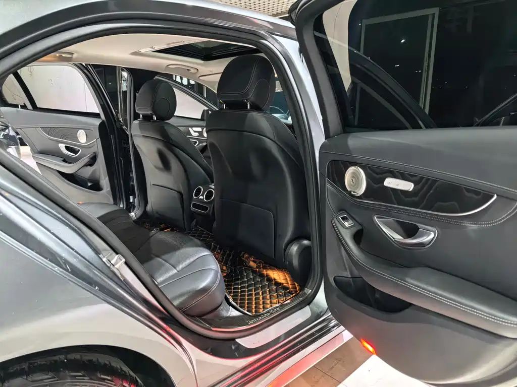 Mercedes-Benz C-Class — миниатюра 10
