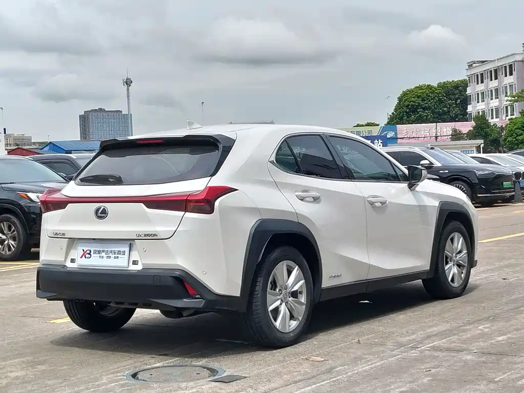 Lexus UX — миниатюра 12