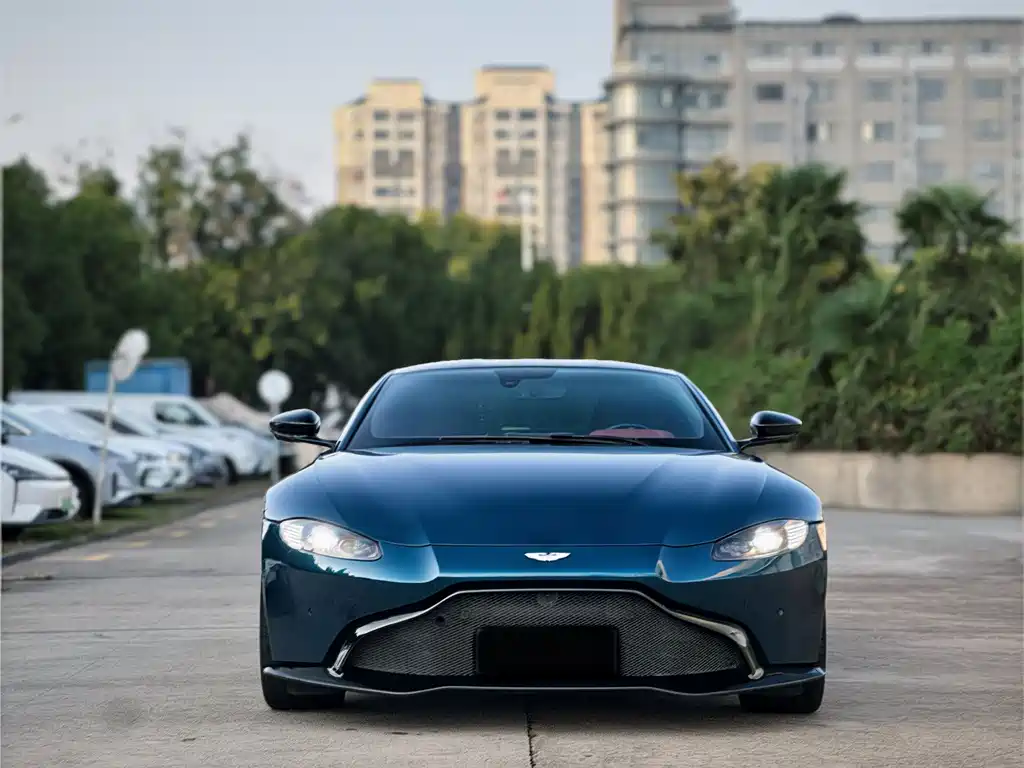 ASTON MARTIN V8 VANTAGE