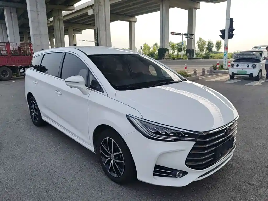 BYD MAX — миниатюра 4