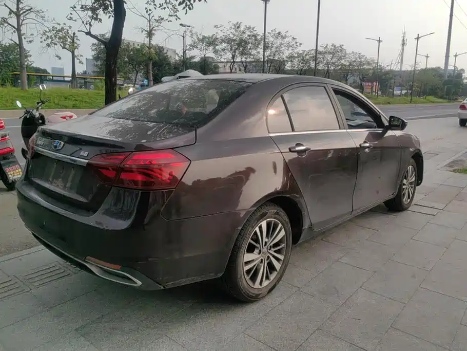 Geely Emgrand — миниатюра 3