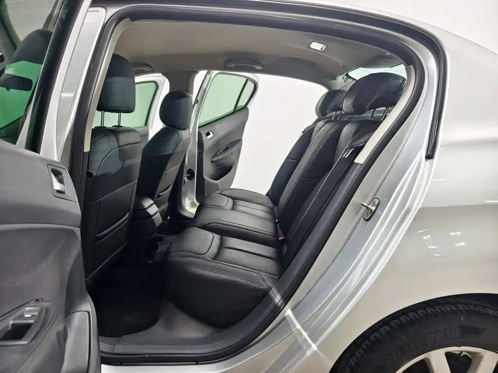 Peugeot 308 — миниатюра 12