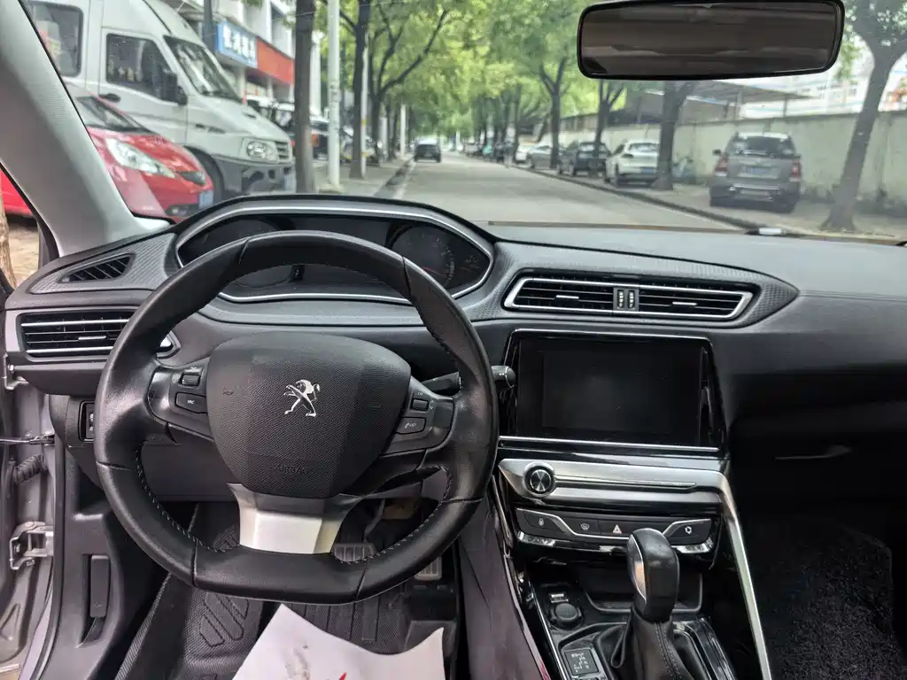 Peugeot 308 2016 1.6L AT Luxury