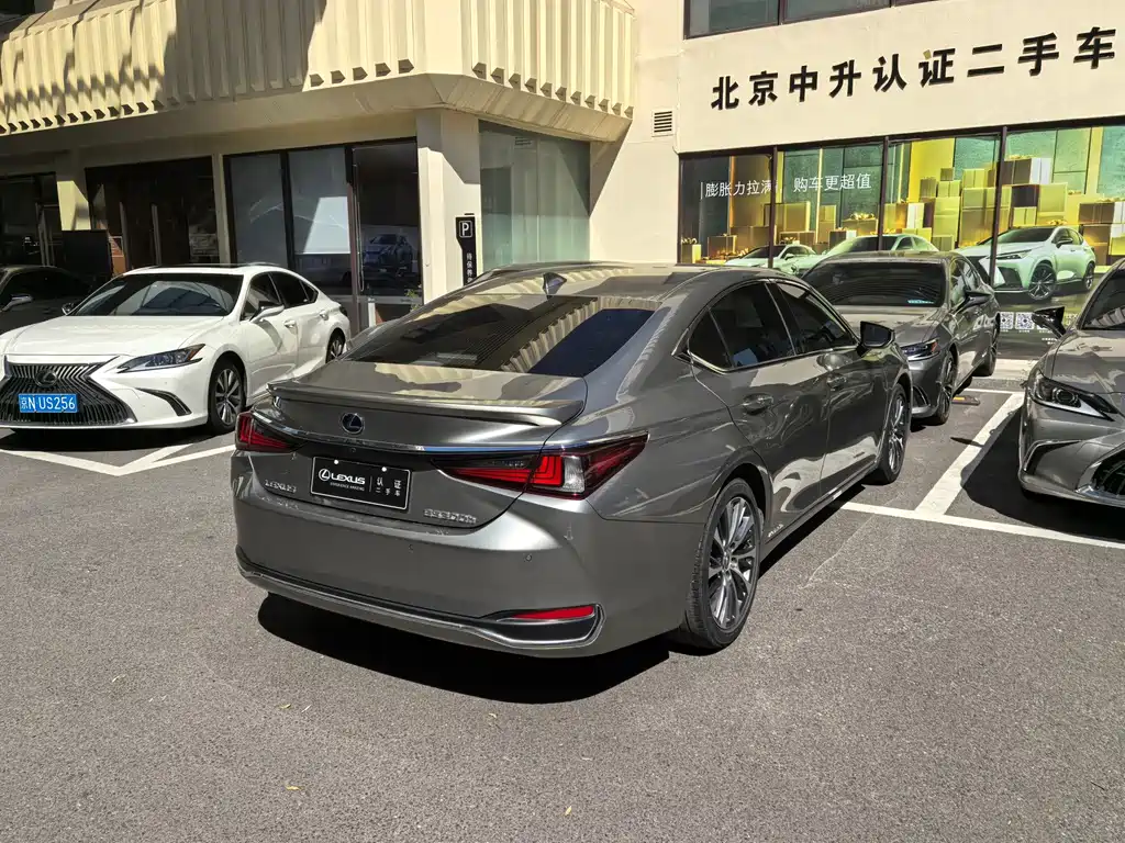Lexus ES — миниатюра 9