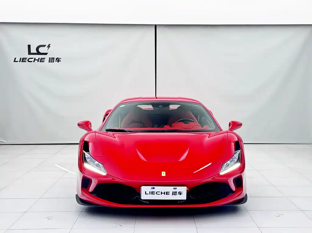 FERRARI F8