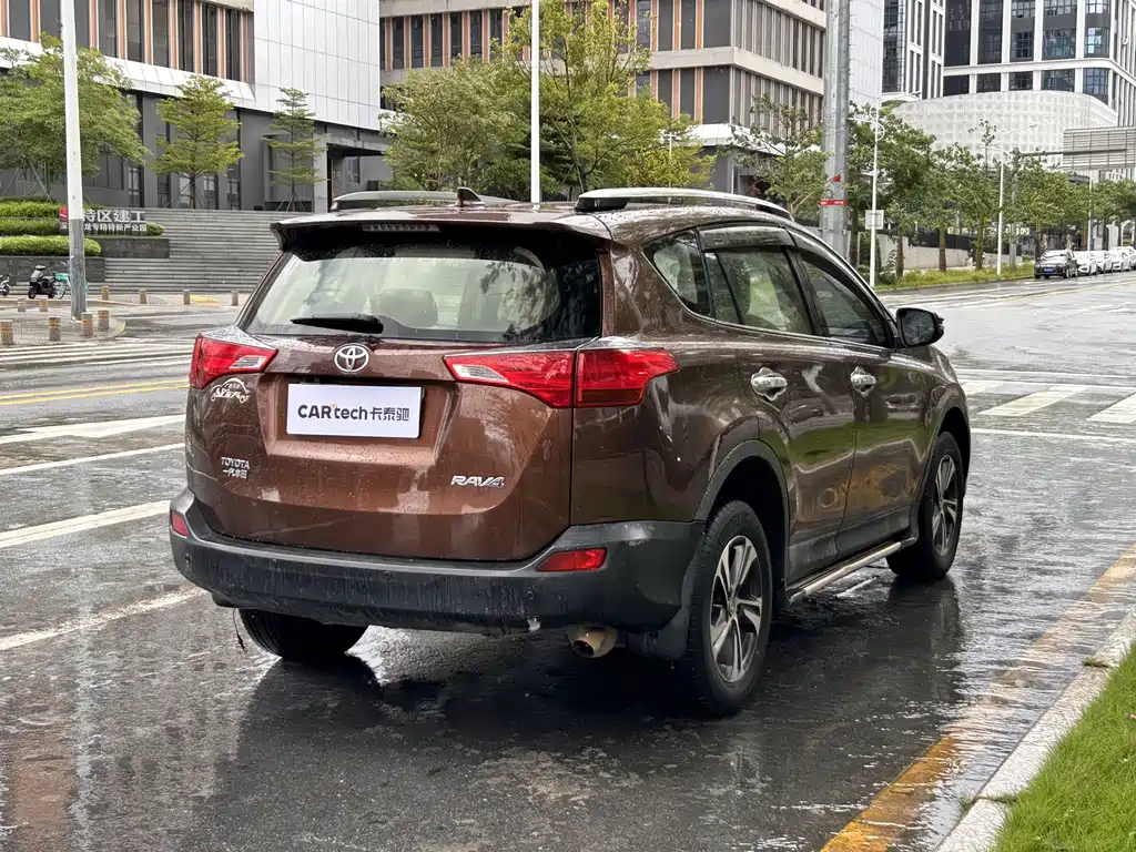 Toyota RAV4 — миниатюра 4