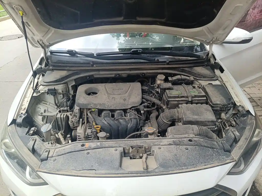Hyundai Elantra — миниатюра 11