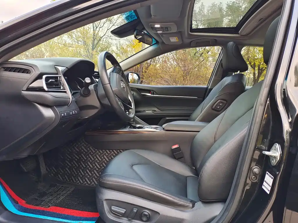 Toyota Camry — миниатюра 6