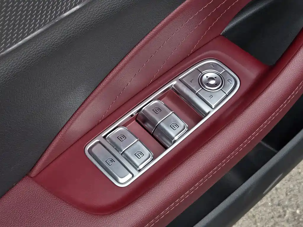 Hongqi Hongqi H5 — миниатюра 10