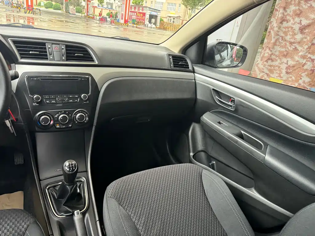 Suzuki Alivio — миниатюра 9