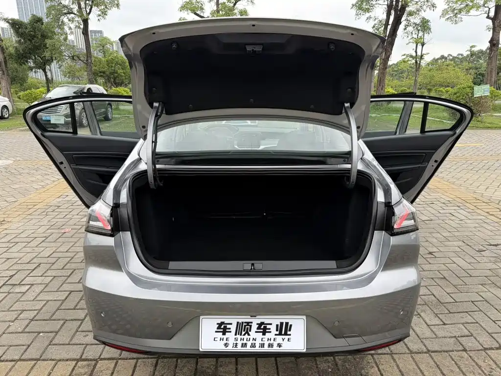 Peugeot 408 — миниатюра 25