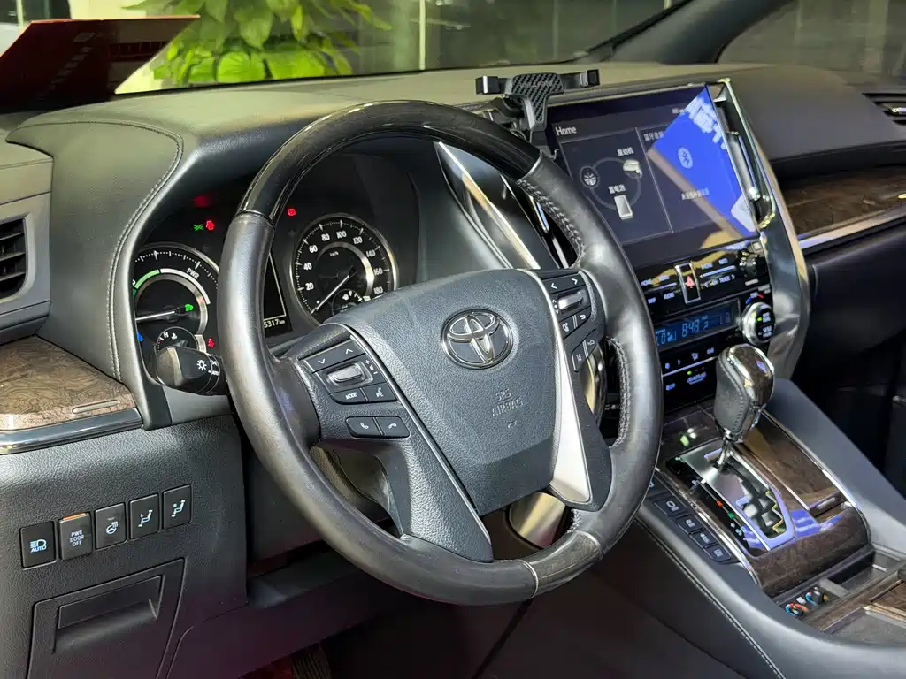 Toyota Vellfire — миниатюра 7