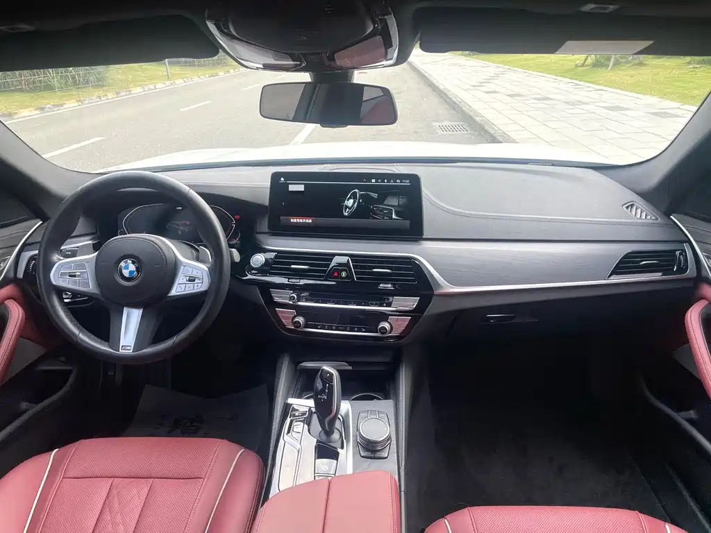 BMW 5 Series — миниатюра 6