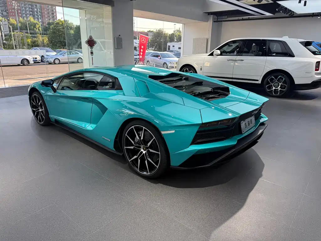 Lamborghini Aventador — миниатюра 6
