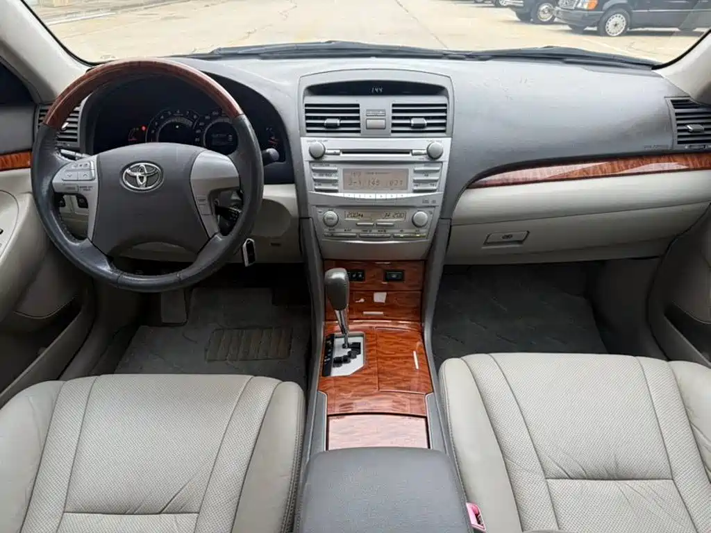 Toyota Camry — миниатюра 8