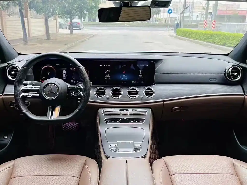 Mercedes-Benz E-Class — миниатюра 5