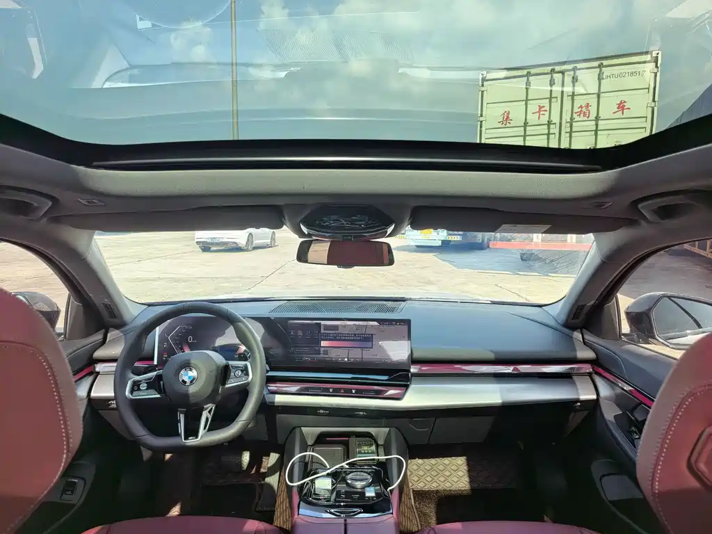 BMW 5 Series — миниатюра 9