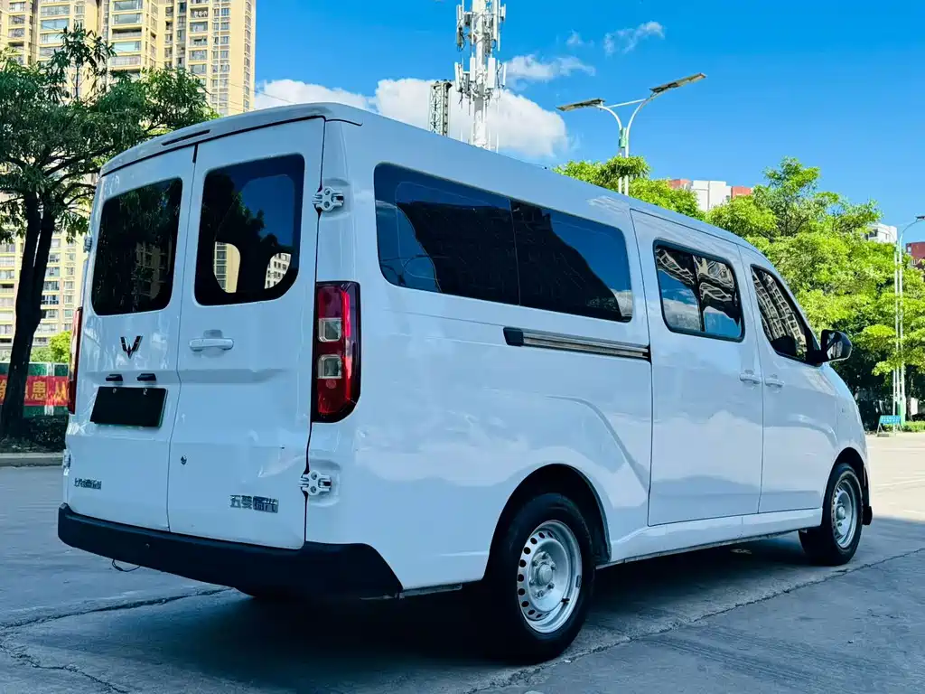 Wuling Yangguang — миниатюра 4