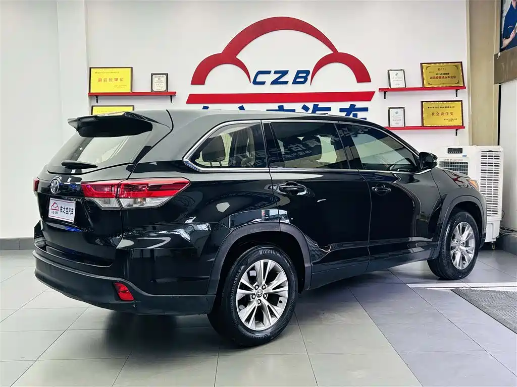 Toyota Highlander 2018 2.0T Elite 7 мест V