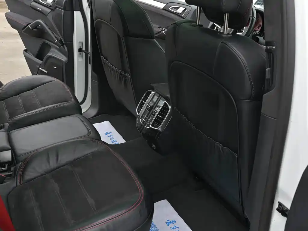 Porsche Cayenne — миниатюра 15