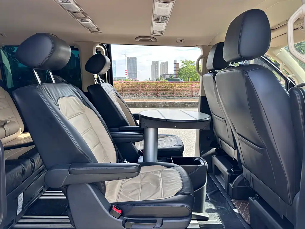 Volkswagen Multivan — миниатюра 7
