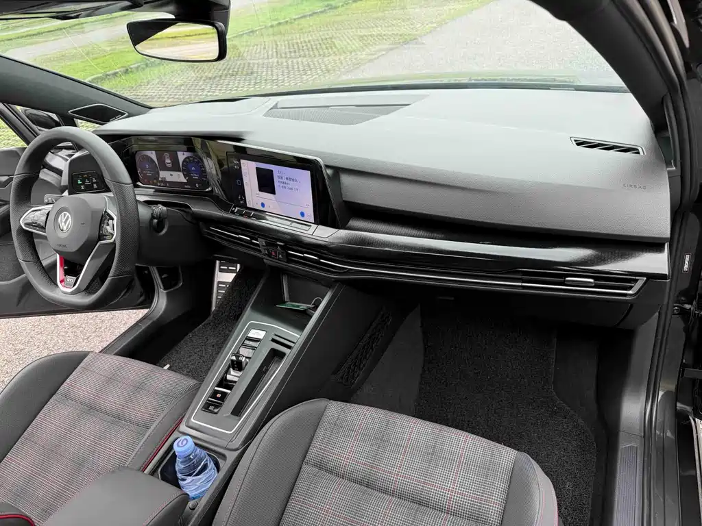 Volkswagen Golf GTI — миниатюра 16