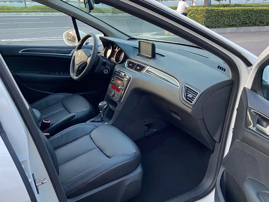 Peugeot 308 — миниатюра 6