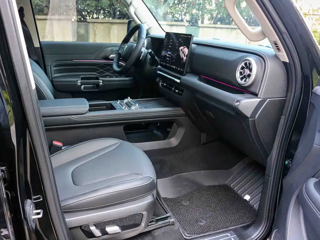 TANK TANK 300 NEW ENERGY