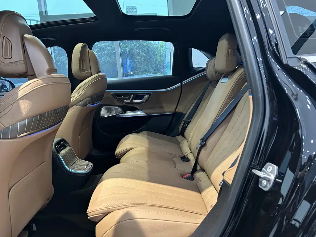 Mercedes-Benz E-Class — миниатюра 13