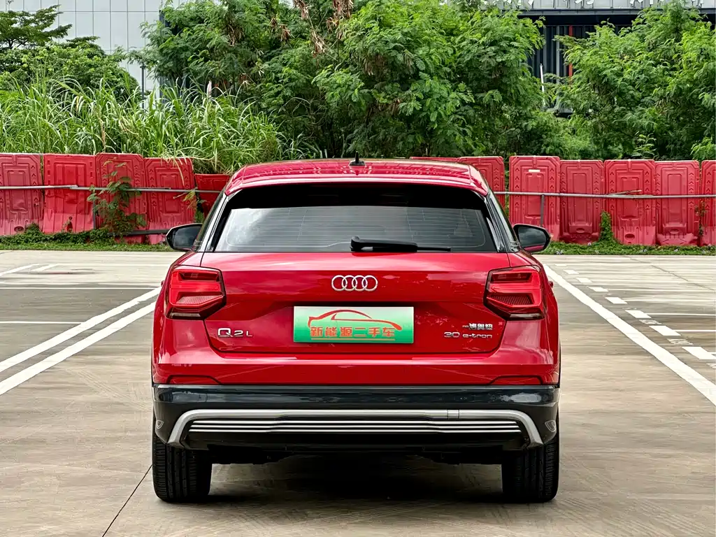 Audi Q2L e-tron 2019 Q2L e-tron Smart