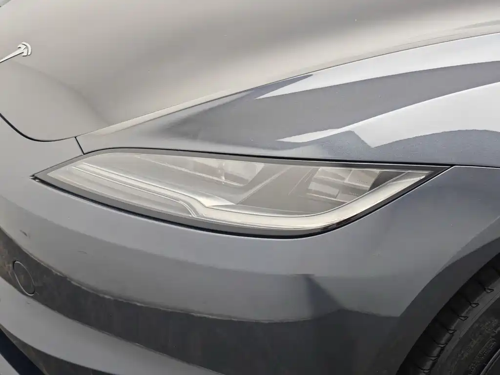 Tesla Model 3 — миниатюра 8