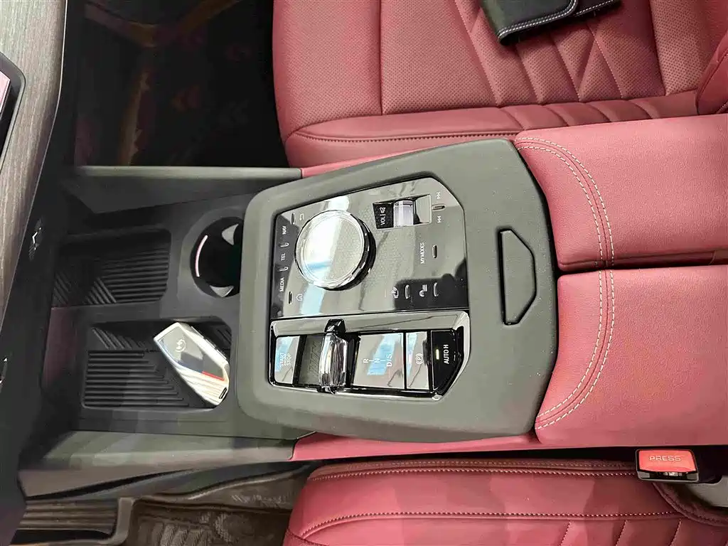 BMW 5 Series — миниатюра 9