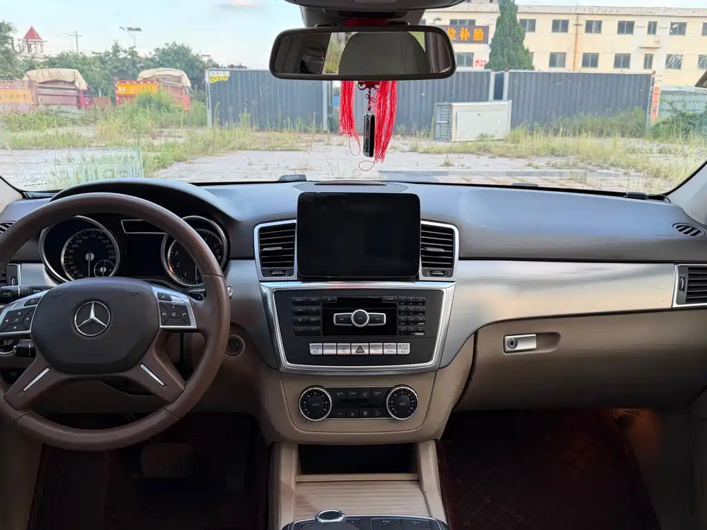 Mercedes-Benz M-Class — миниатюра 7