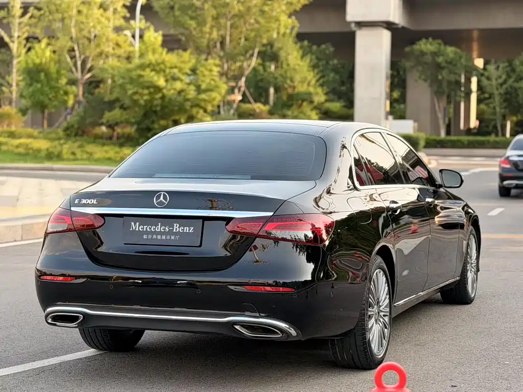 Mercedes-Benz E-Class — миниатюра 5