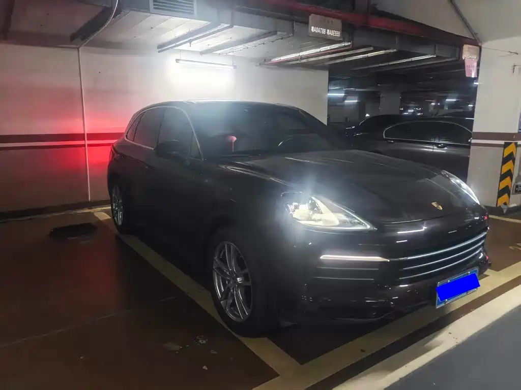 Porsche Cayenne — миниатюра 3