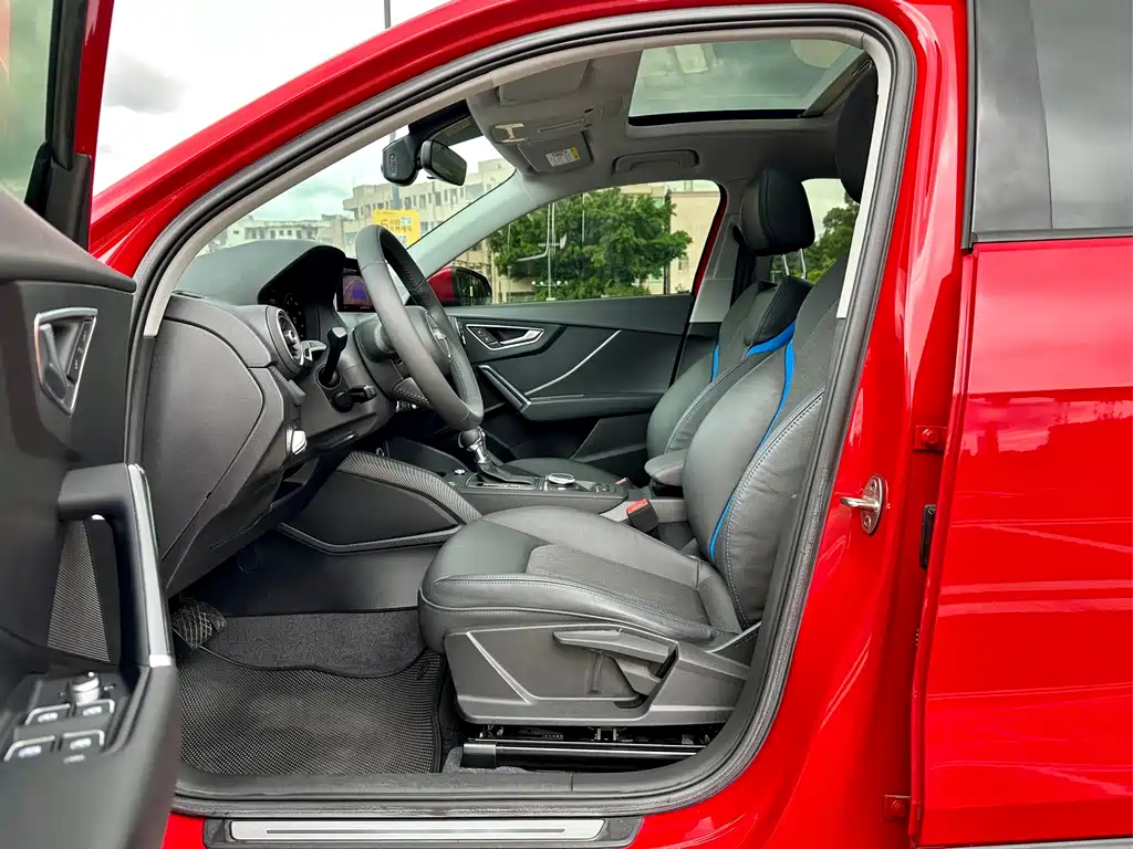 Audi Q2L e-tron 2019 Q2L e-tron Smart