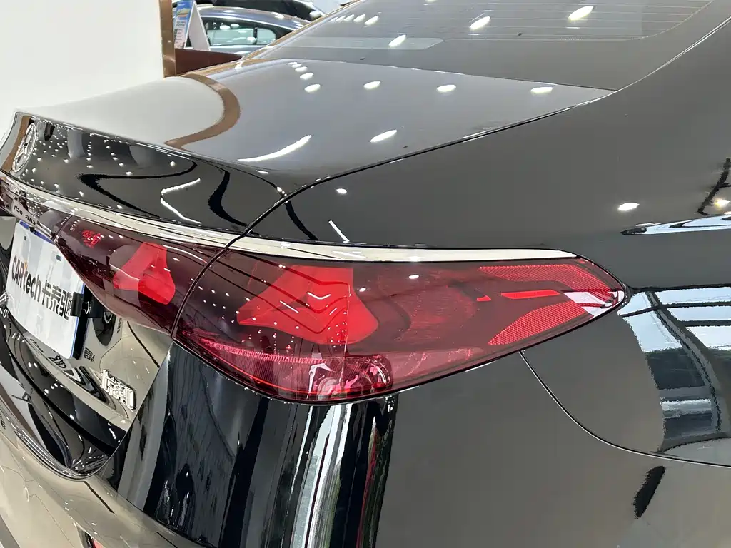 Mercedes-Benz E-Class — миниатюра 21