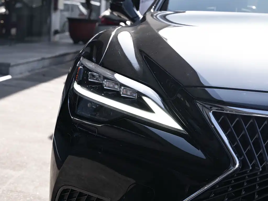 Lexus LS — миниатюра 6