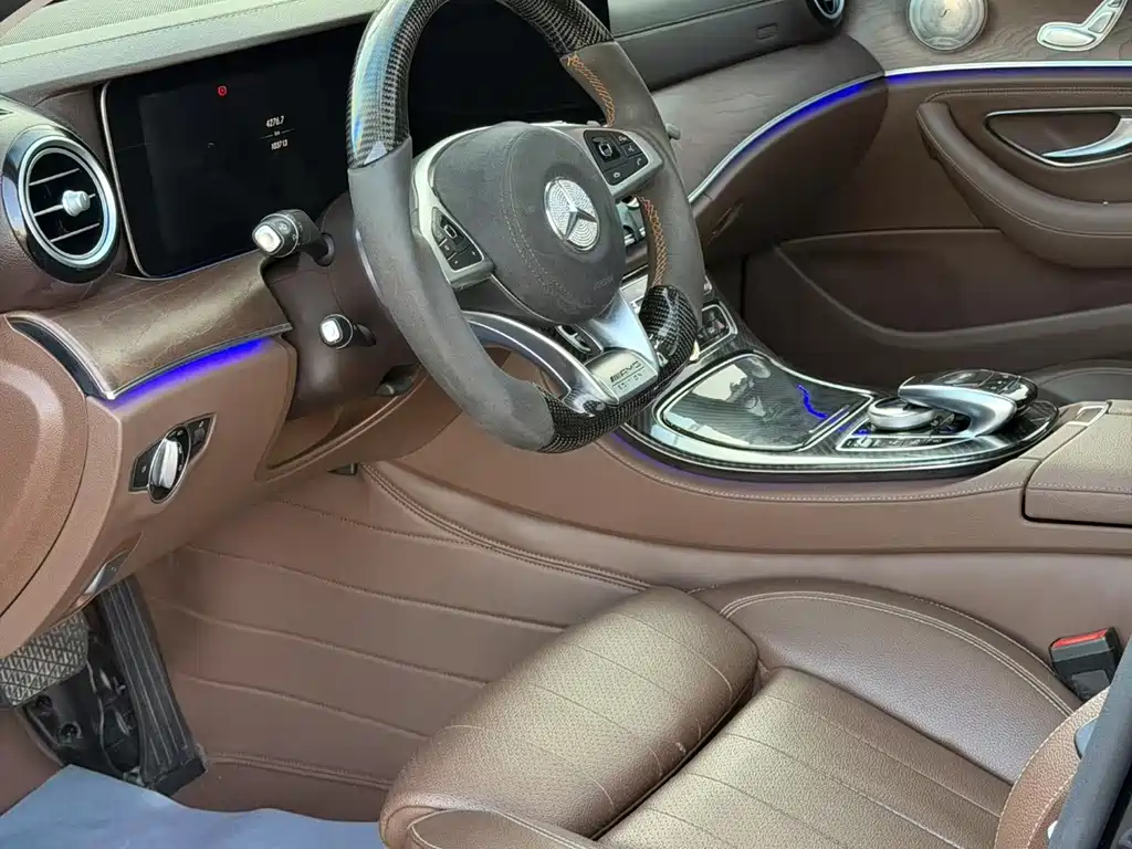 Mercedes-Benz E-Class — миниатюра 7
