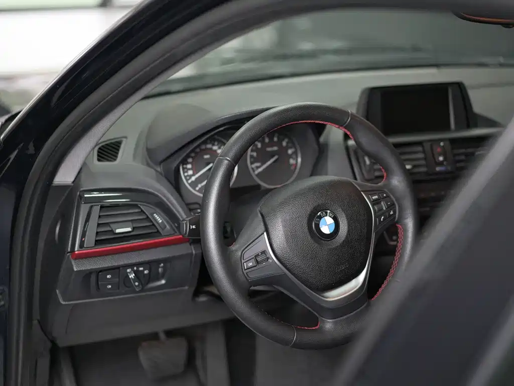 BMW 1 Series (Import) — миниатюра 8