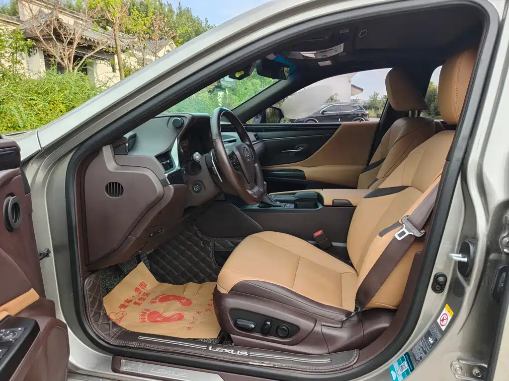 Lexus ES — миниатюра 9