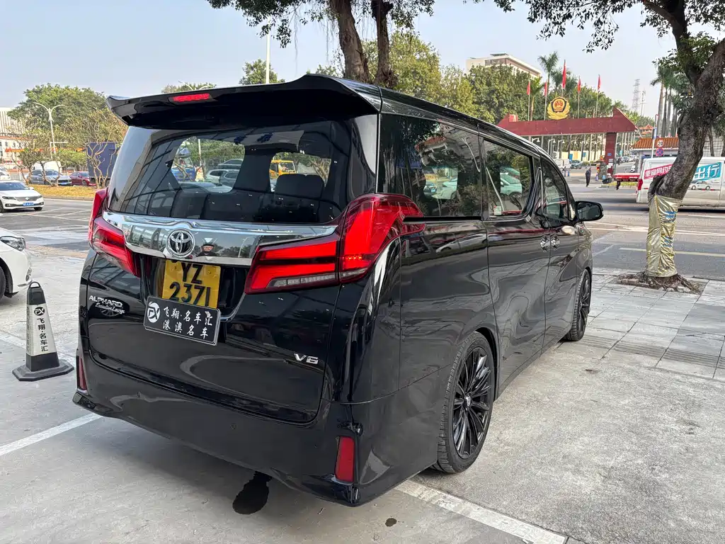 Toyota Alphard 2018 3.5L Luxury