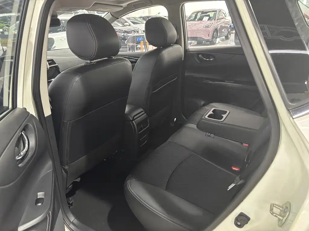 Nissan Tiida — миниатюра 6