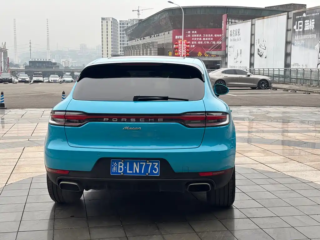 PORSCHE MACAN