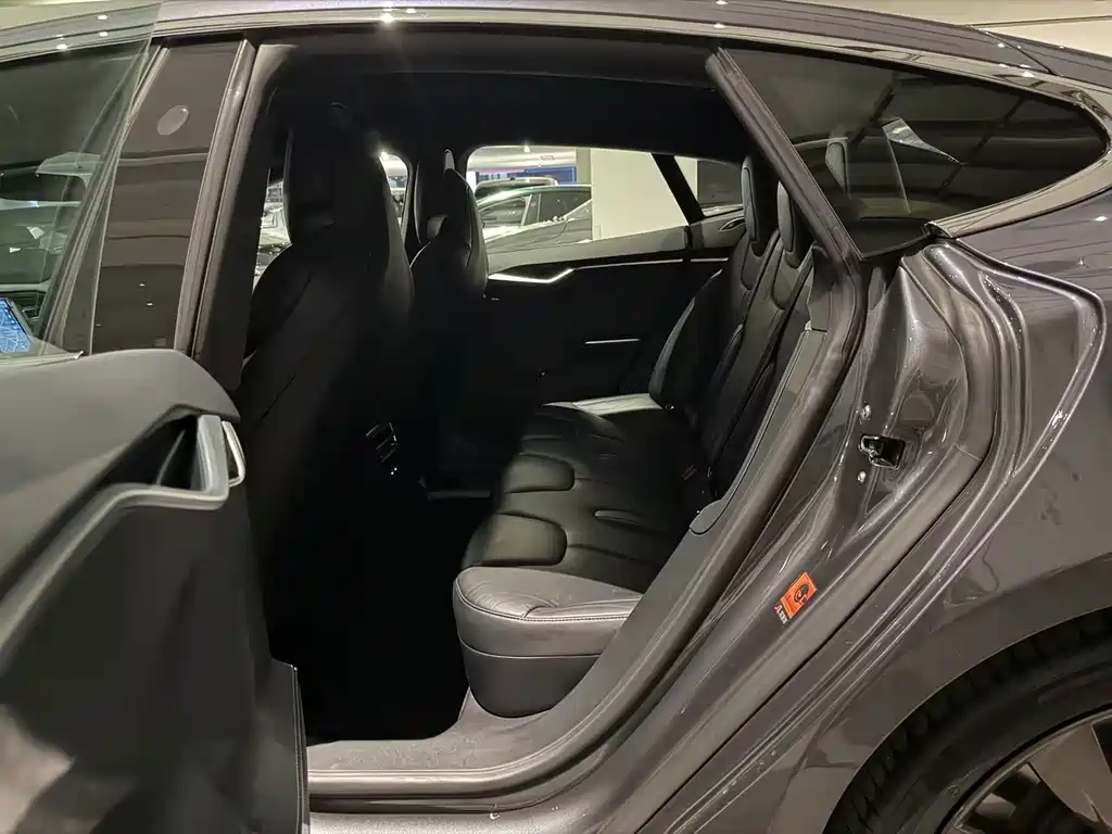 Tesla Model S — миниатюра 8