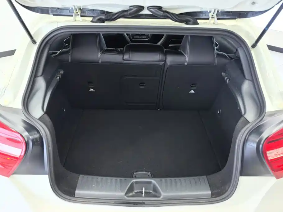 Mercedes-Benz A-Class (Import) — миниатюра 4