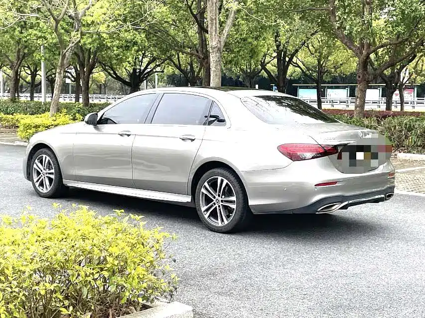 Mercedes-Benz E-Class — миниатюра 9