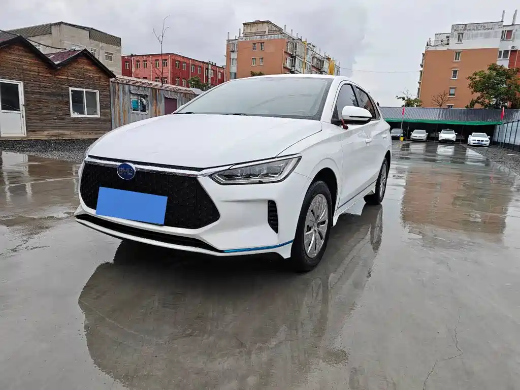 BYD e2