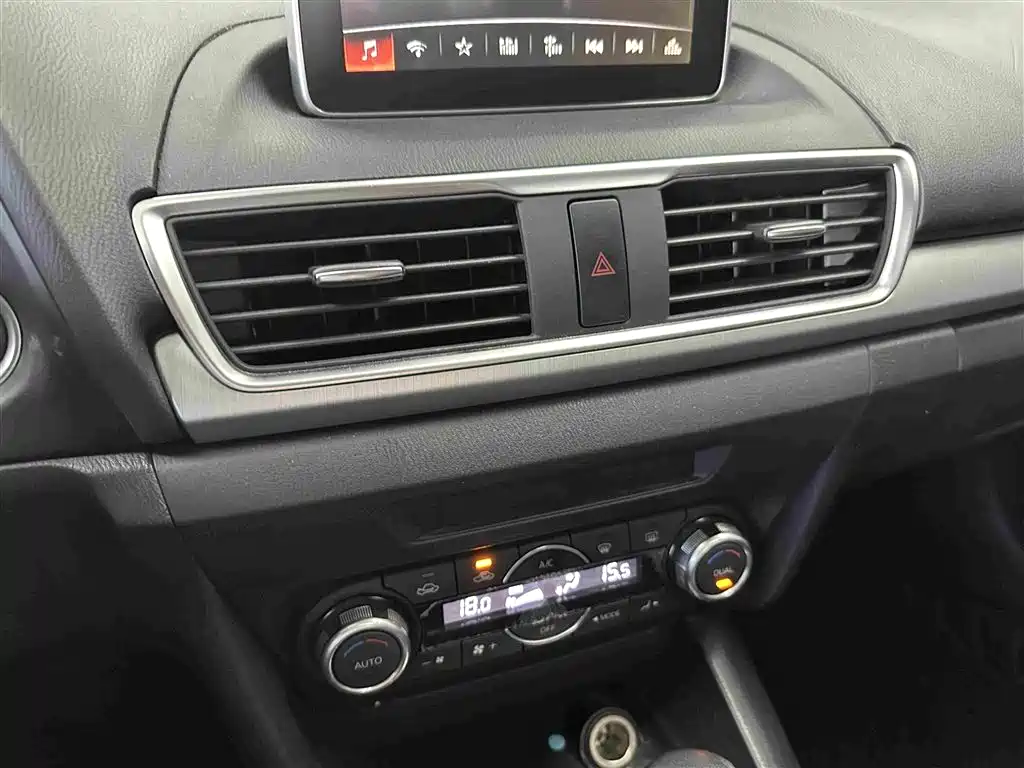 Mazda 3 Axela — миниатюра 11